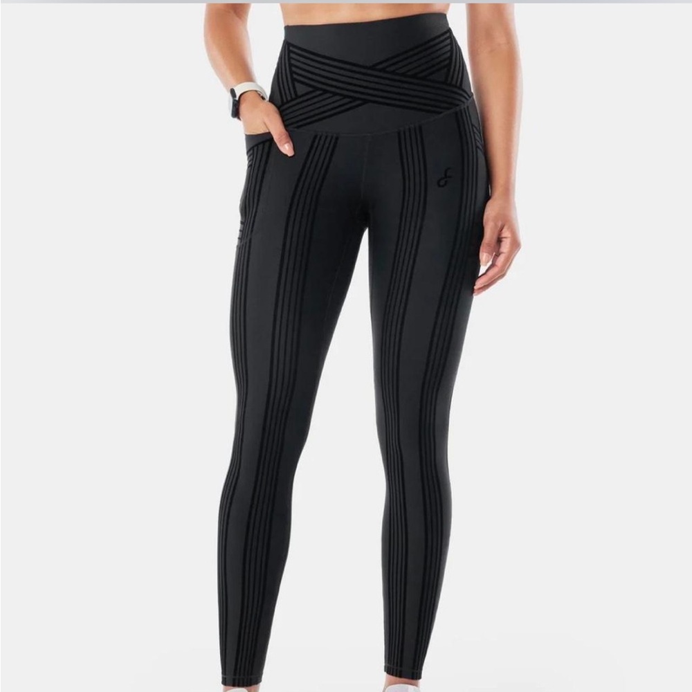FANKA black PowerBand Resistance (Reversable Wear) Leggings Size M